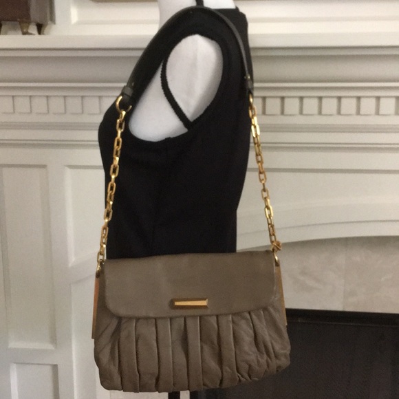 🎉HOST PICK🎉 MARC JACOBS shoulder bag. - Picture 2 of 16